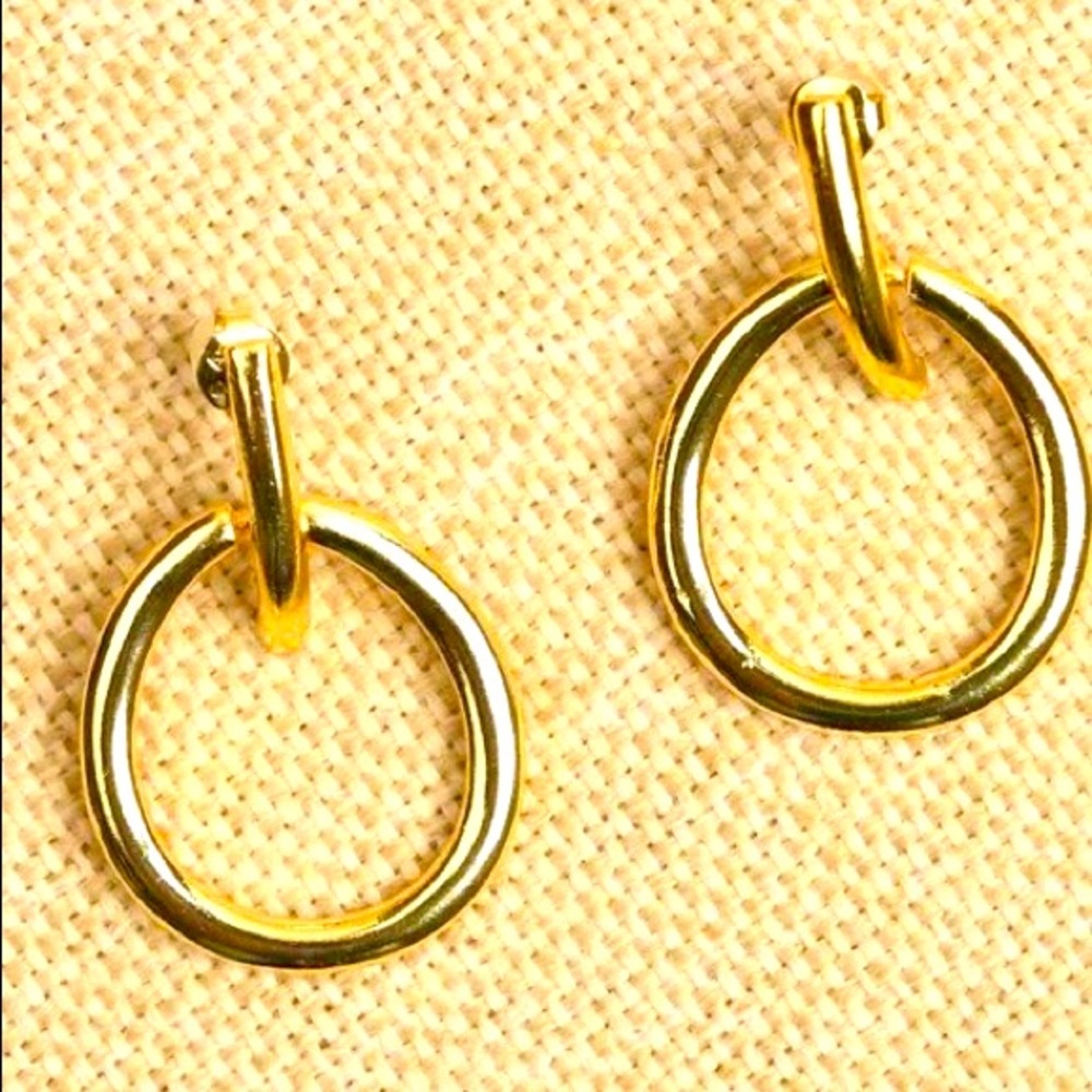 New round shape gold-tone Earnings